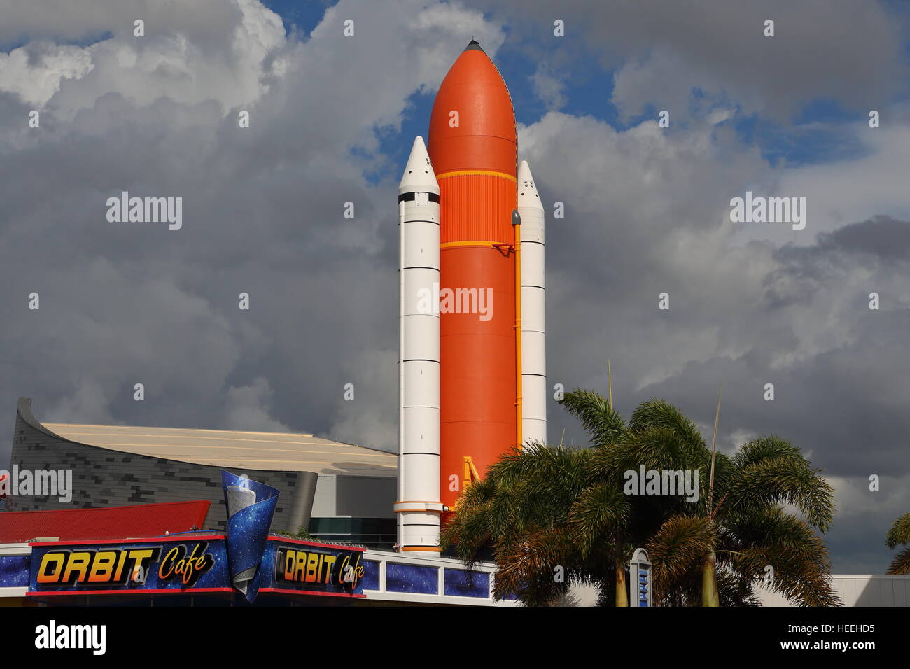 Transbordador espacial cohete propulsor y tanques de combustible externos en Cabo Cañaveral, Florida, EE.UU. Foto de stock