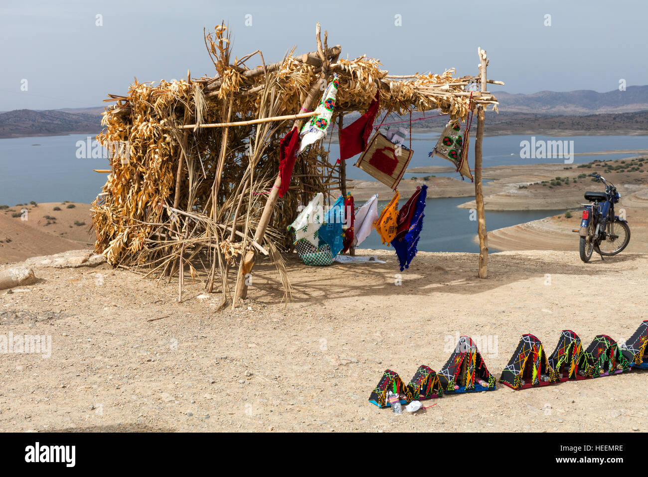 Depósito de agua, presas hidroeléctricas, cerca de Fes, Marruecos Foto de stock