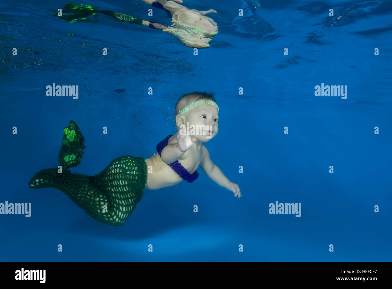 Sirena posando fotografías e imágenes de alta resolución - Alamy