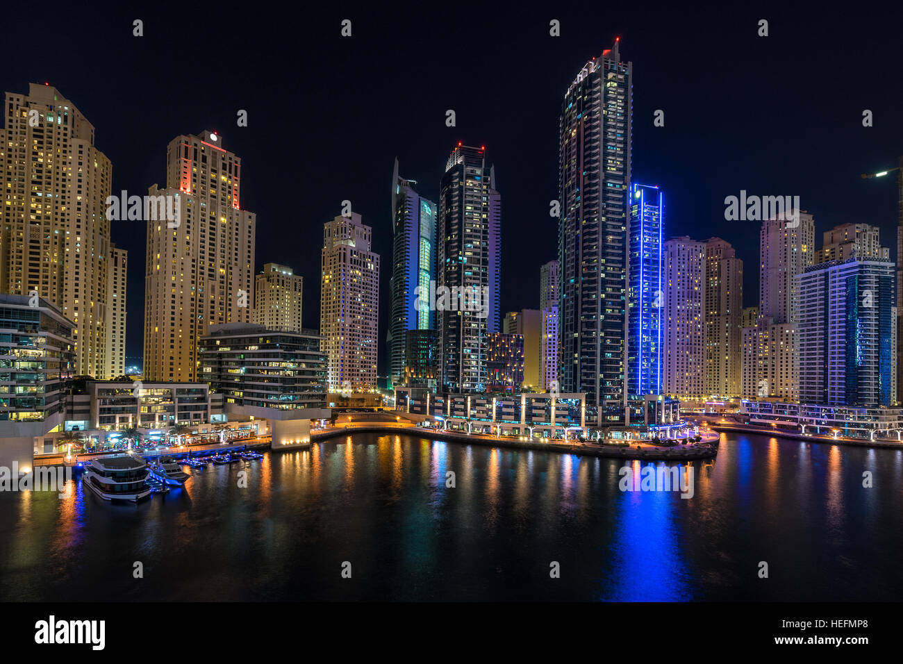 Puerto deportivo de Dubai en los Emiratos Árabes Unidos Foto de stock