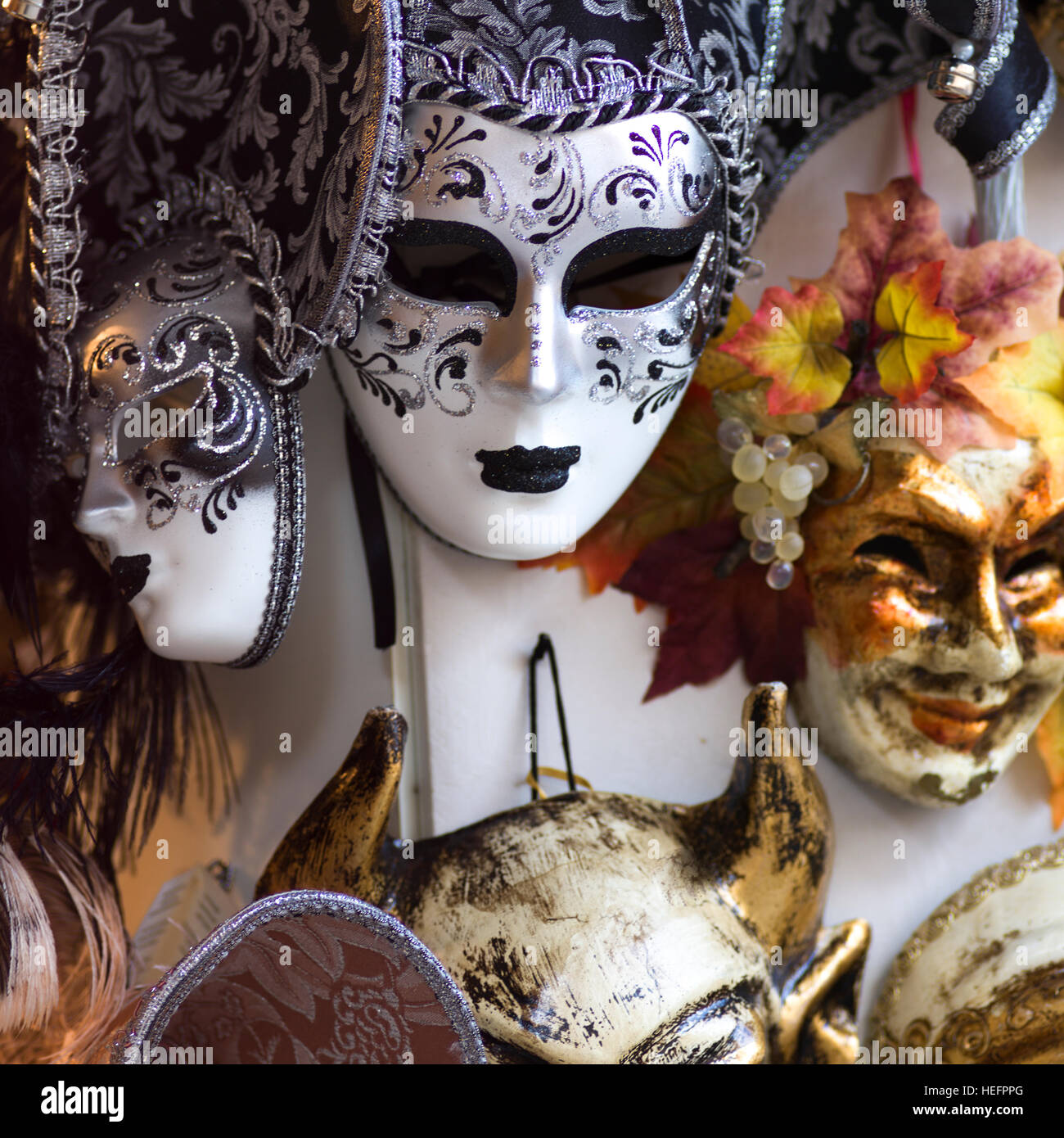 Mascaras decorativas fotografías e imágenes de alta resolución - Alamy