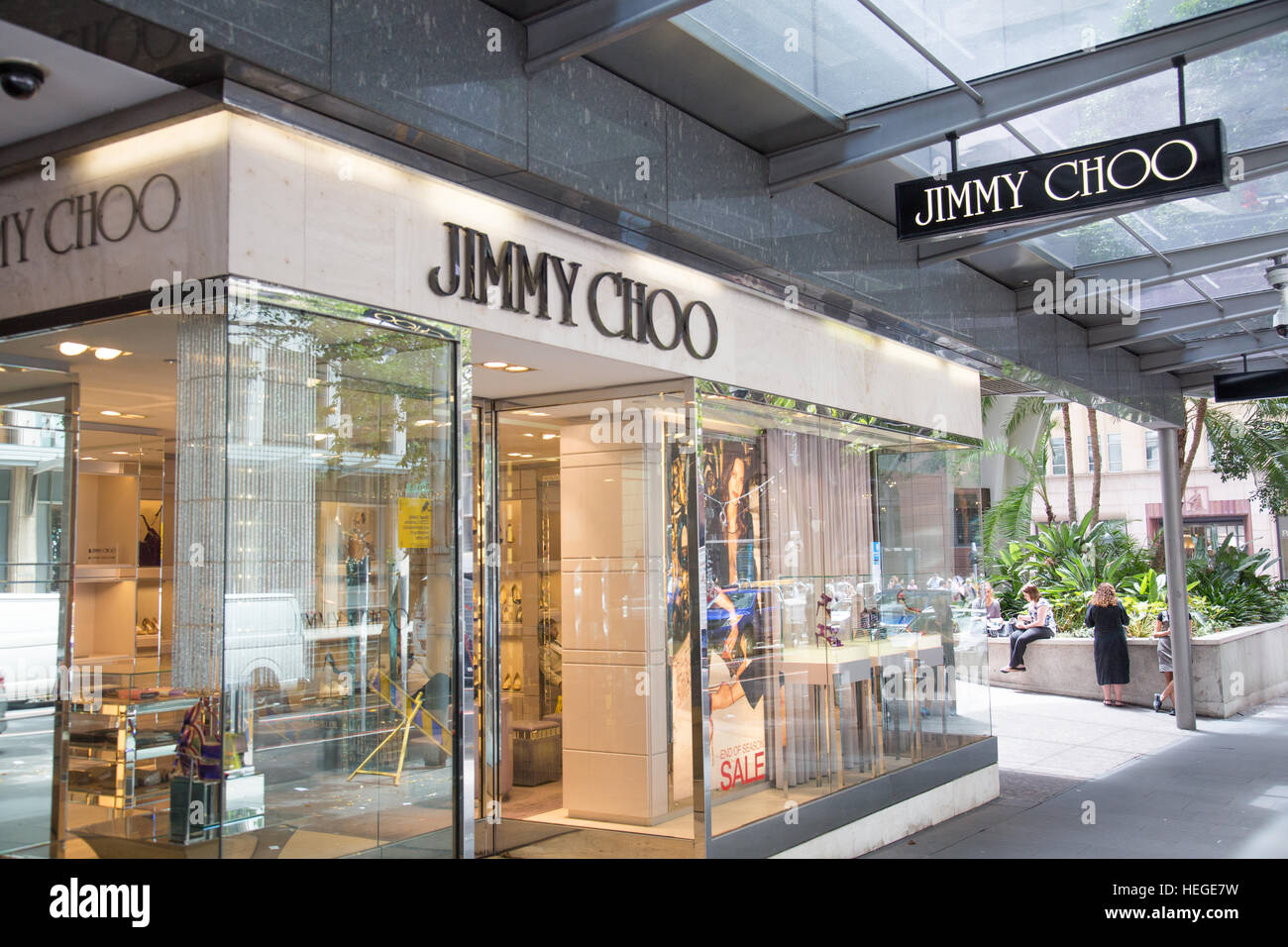 Jimmy Choo, marca británica de lujo, tienda en el centro de la ciudad de Sydney, Australia, la venta de bienes y los zapatos de mujer Foto de stock