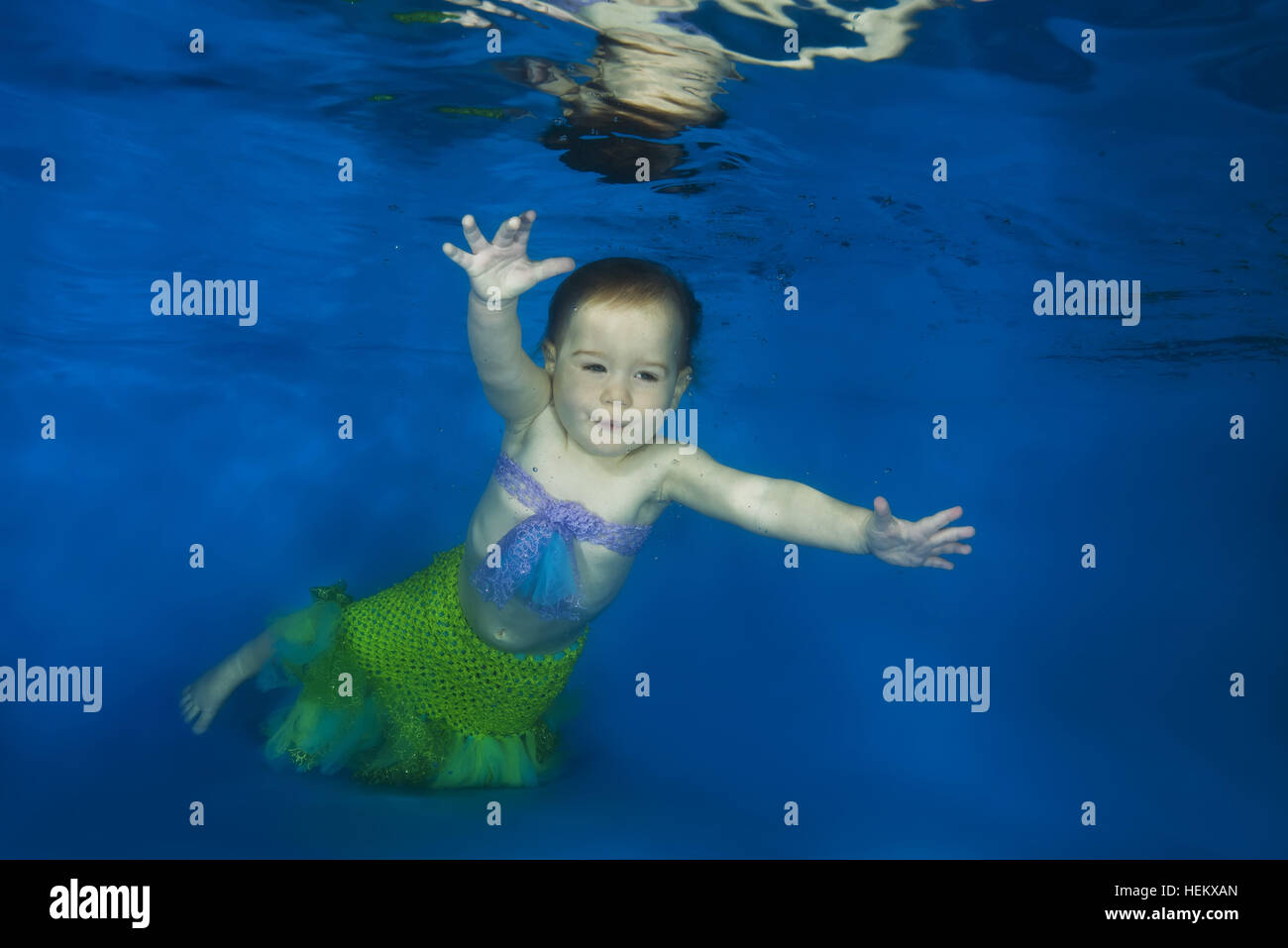 Bajo la falda niñas fotografías e imágenes de alta resolución Alamy