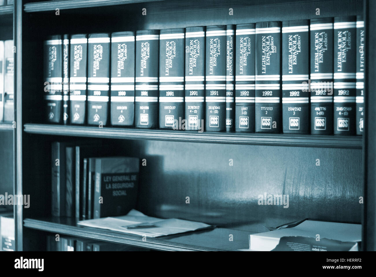 Viejos libros jurídicos Law Reports en estantes de bufetes de abogados y  abogados en procesos judiciales biblioteca de referencia Fotografía de  stock - Alamy