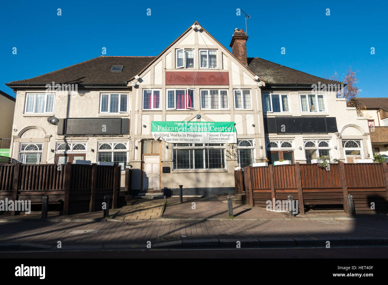 Edificio fue Waltham Oak pub ahora cerrada y es ahora el Faizan Centro-e-Islam, lugar de culto y de educación Foto de stock