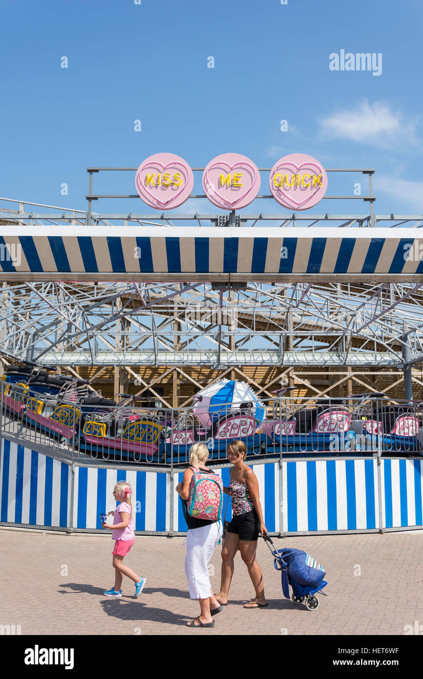 "Kiss me quick' viaje en Margate Dreamland amusement park, terraza marina, Margate, Kent, Inglaterra, Reino Unido Foto de stock