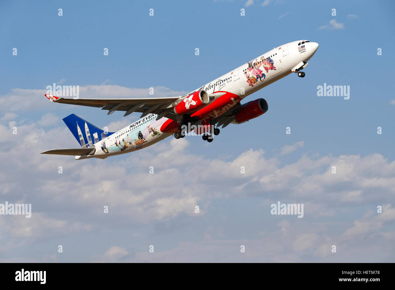 Air Asia, Airbus A330-300, aviones comerciales, tras despegar, Perth, Australia Occidental. Foto de stock