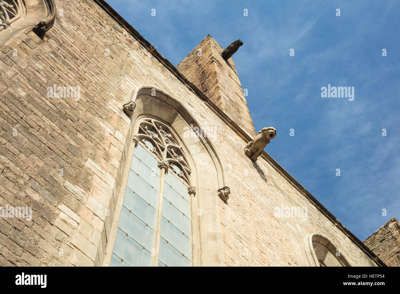 Santa María del Mar (la Catedral de Saint Mary's) en Barcelona, España. Es una iglesia gótica catalana construida durante 1329-1383. Foto de stock