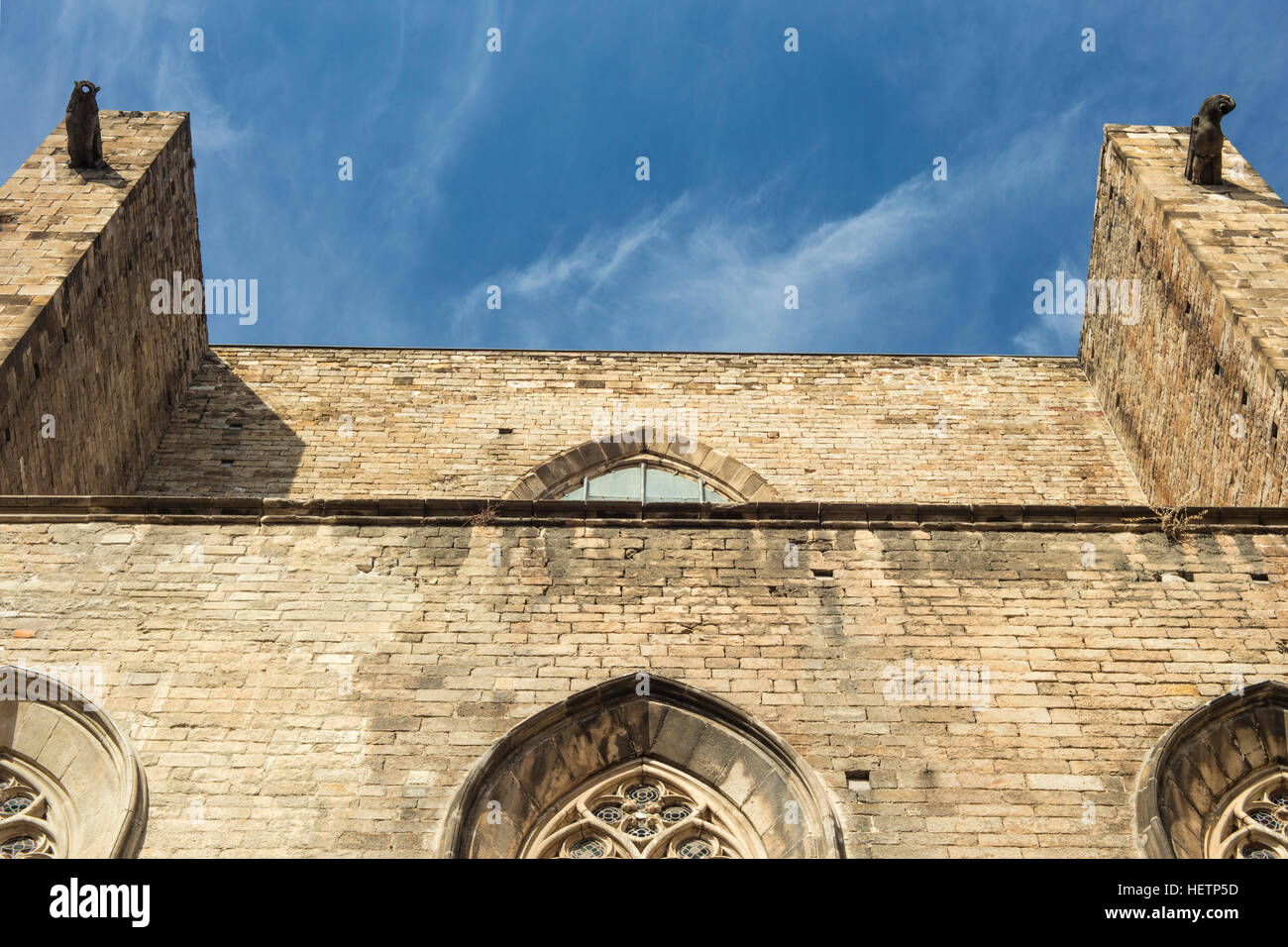 Santa María del Mar (la Catedral de Saint Mary's) en Barcelona, España. Es una iglesia gótica catalana construida durante 1329-1383. Foto de stock