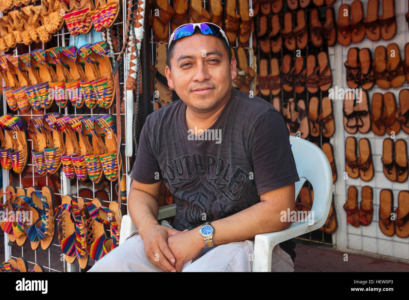 Vendiendo Zapatos Fotos e Imágenes de stock - Alamy