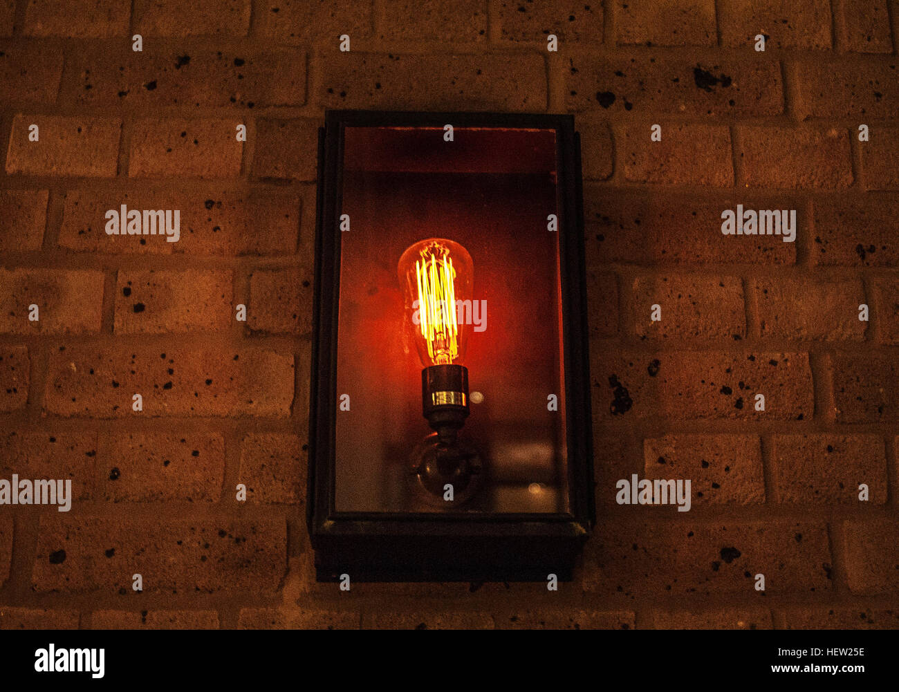 Fotografía de una lámpara encendida/lámpara de la calle Foto de stock