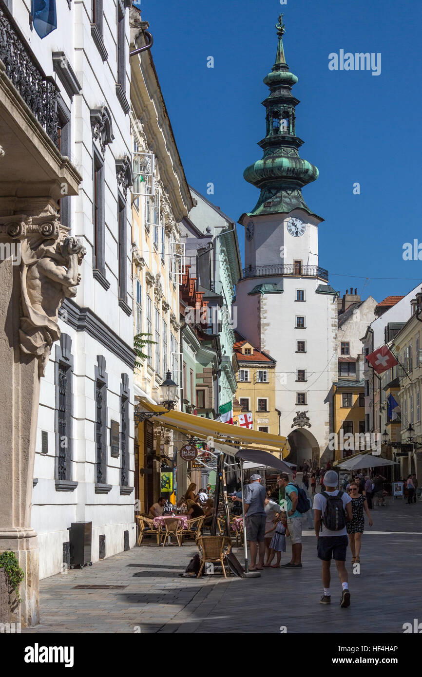 La zona del casco antiguo de la ciudad de Bratislava, en Eslovaquia -  Michaels Gate Fotografía de stock - Alamy