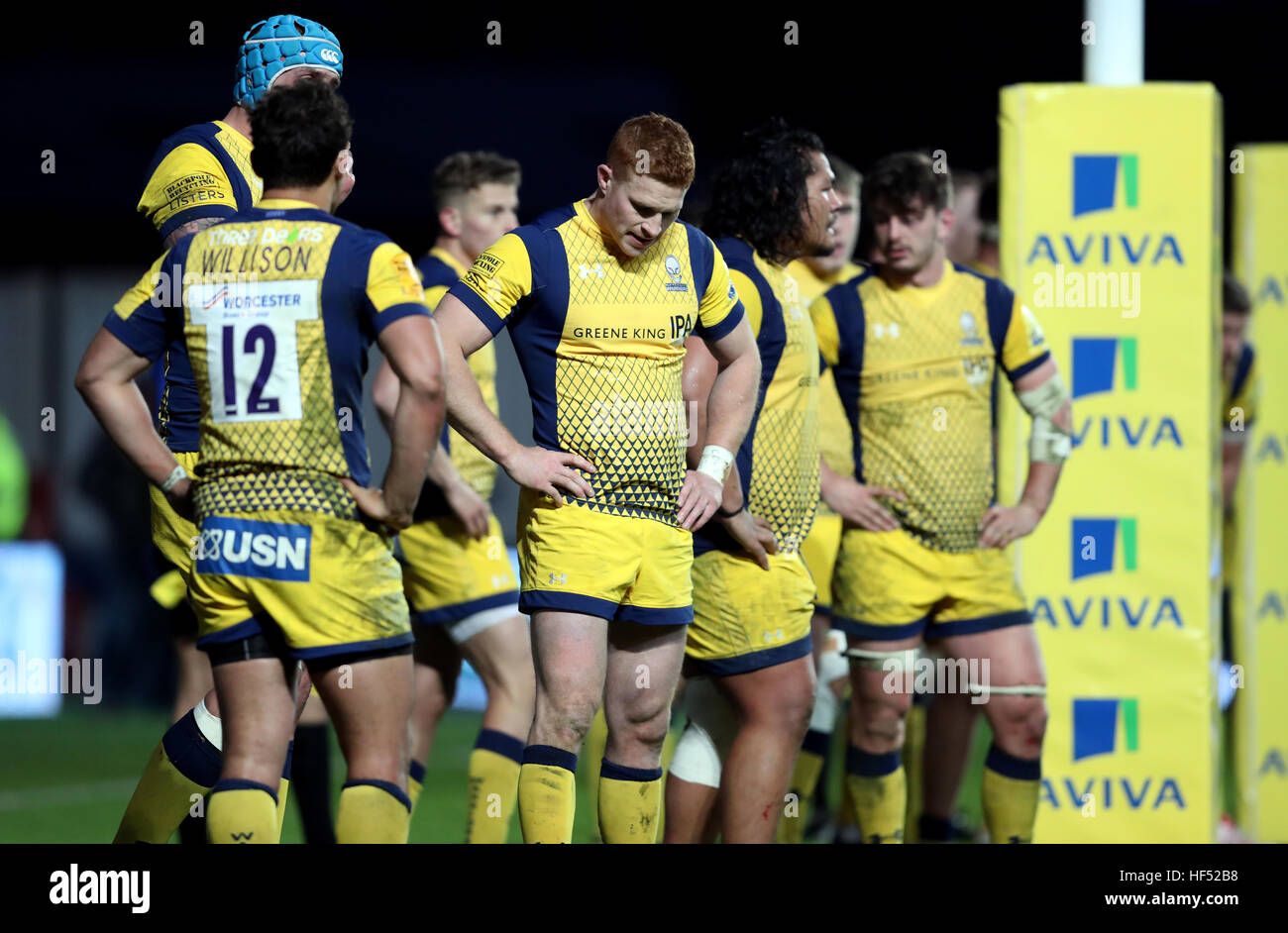 Worcester Warriors' Connor Braid (centro) espera que la conversión a Tom Varndell probar durante el partido de Premiership Aviva en Ashton Gate Stadium, Bristol. Foto de stock