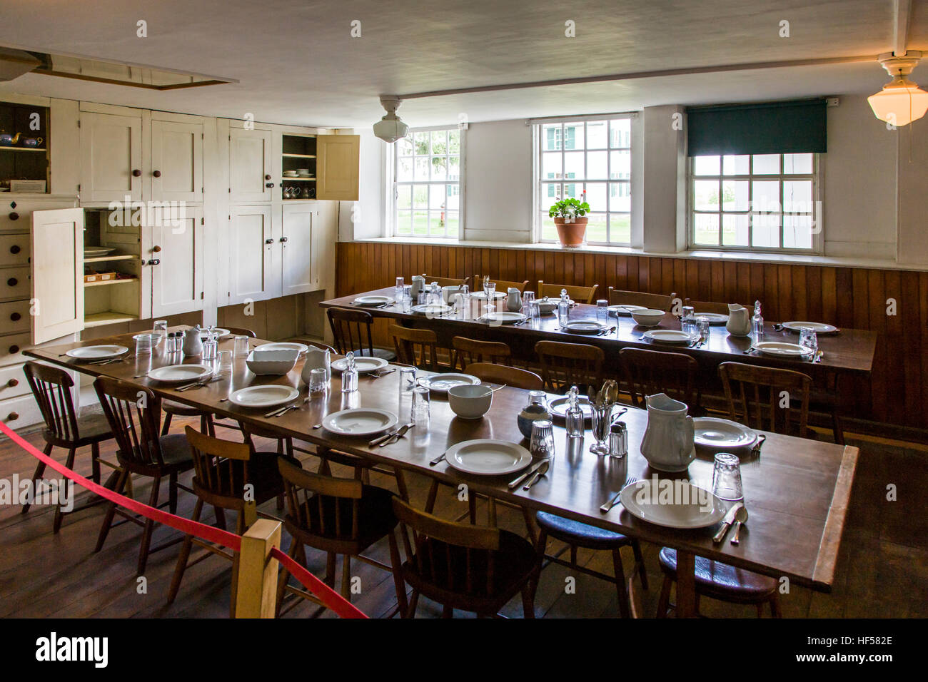 Vista interior del salón comedor, Canterbury Shaker Village, Canterbury, Nueva Hampshire, EE.UU. Foto de stock