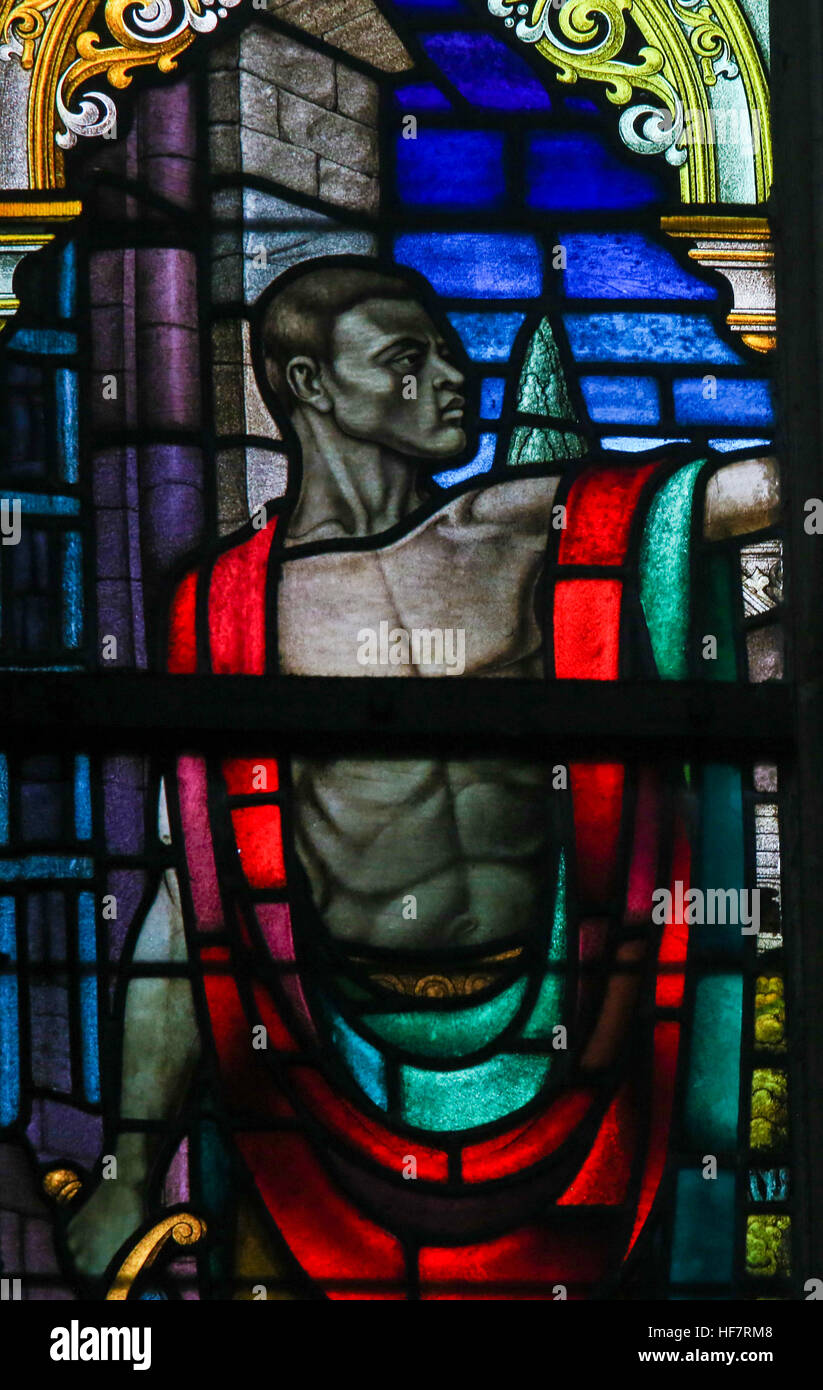 Vidriera que retrata a un hombre negro en la Catedral de San Bavón en Gante, Flandes, Bélgica. Foto de stock