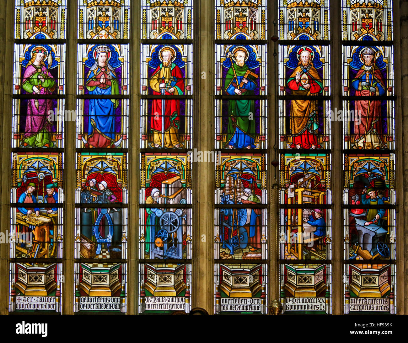 Vitrales catolicos fotografías e imágenes de alta resolución - Alamy