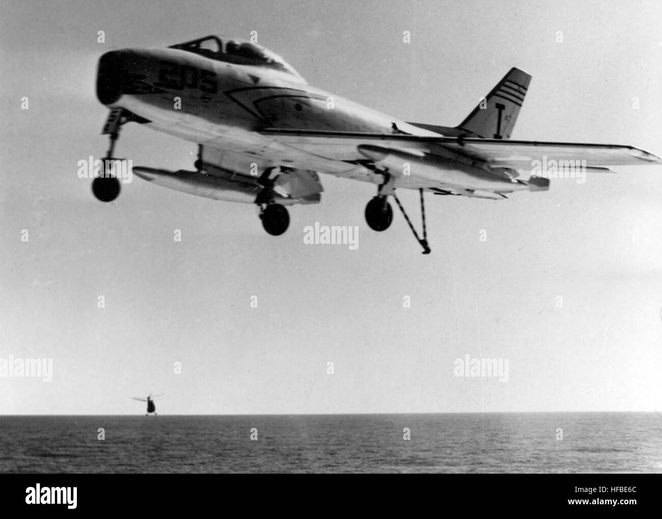Fj 3 Vf 21 Acercandose A Transportista 1956 Fotografia De Stock Alamy