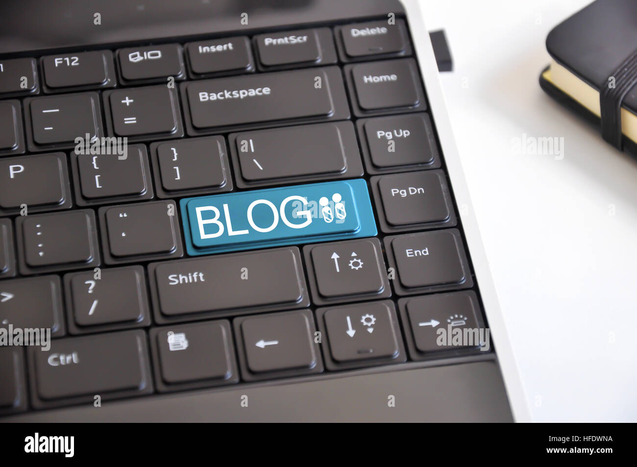 Crea tu blog y comenzar a escribir para comunicarse con el mundo Foto de stock