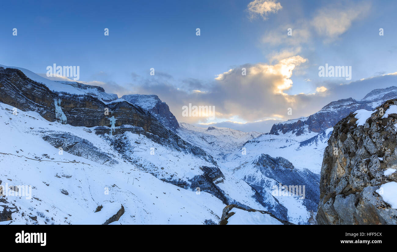Las cascadas congeladas.Shahdag Parque Nacional.Azerbaiyán Foto de stock
