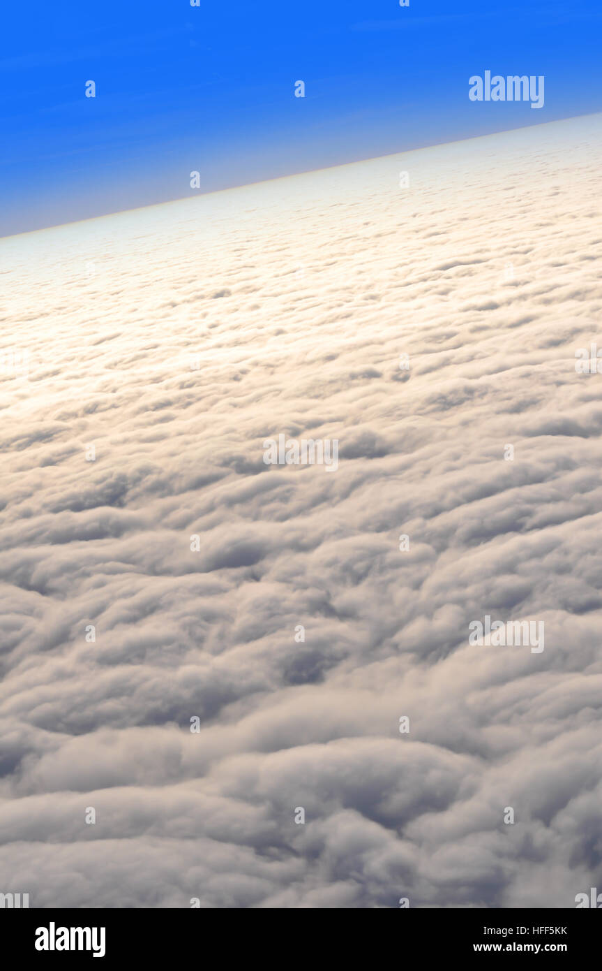Por encima de las nubes Foto de stock
