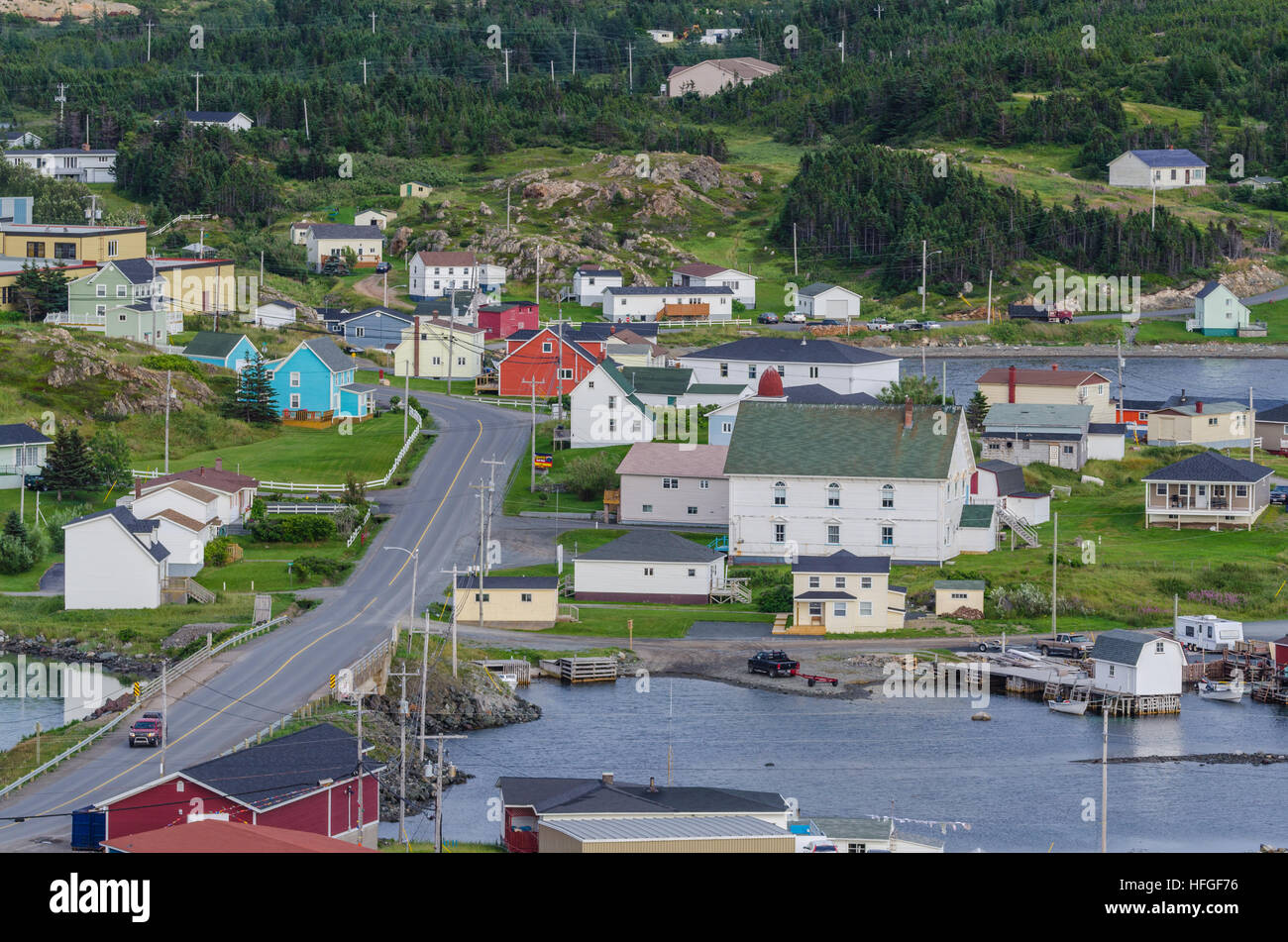 Comunidad de Twillingate Terranova. Pequeñas casas a lo largo de costa a costa del pueblo. Foto de stock