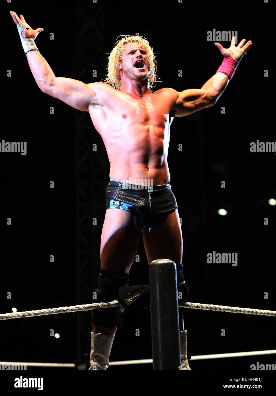 DURBAN, SUDÁFRICA - Agosto 01: Dolph Ziggler durante el WWE World Tour 2013 en Westridge Park Stadium el 01 de agosto de 2013 en Durban, Sudáfrica. ( Foto de stock