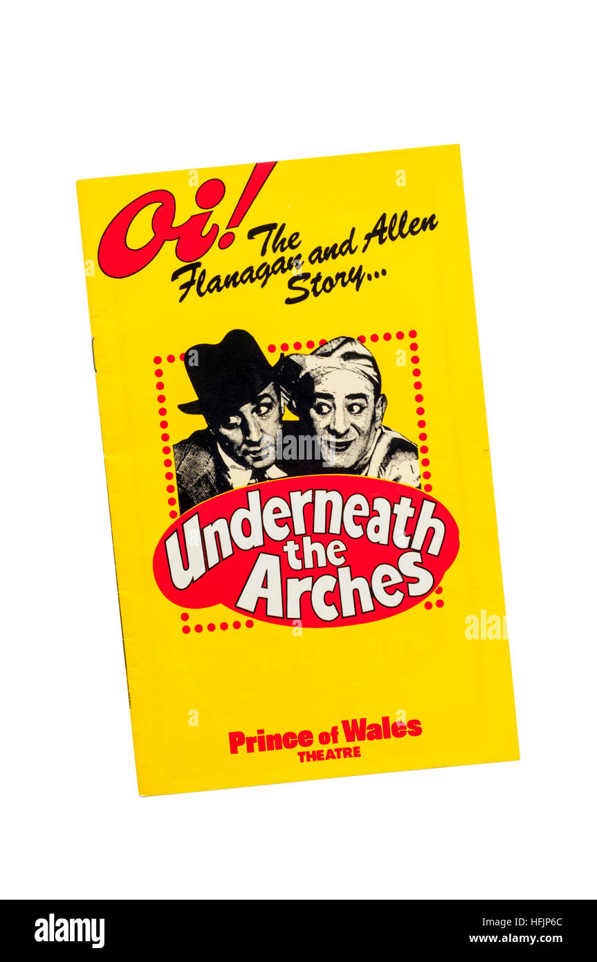 Programa para el 1982 la producción de debajo de los Arcos, el Flanagan y Allen historia, en el Teatro Prince of Wales. Foto de stock