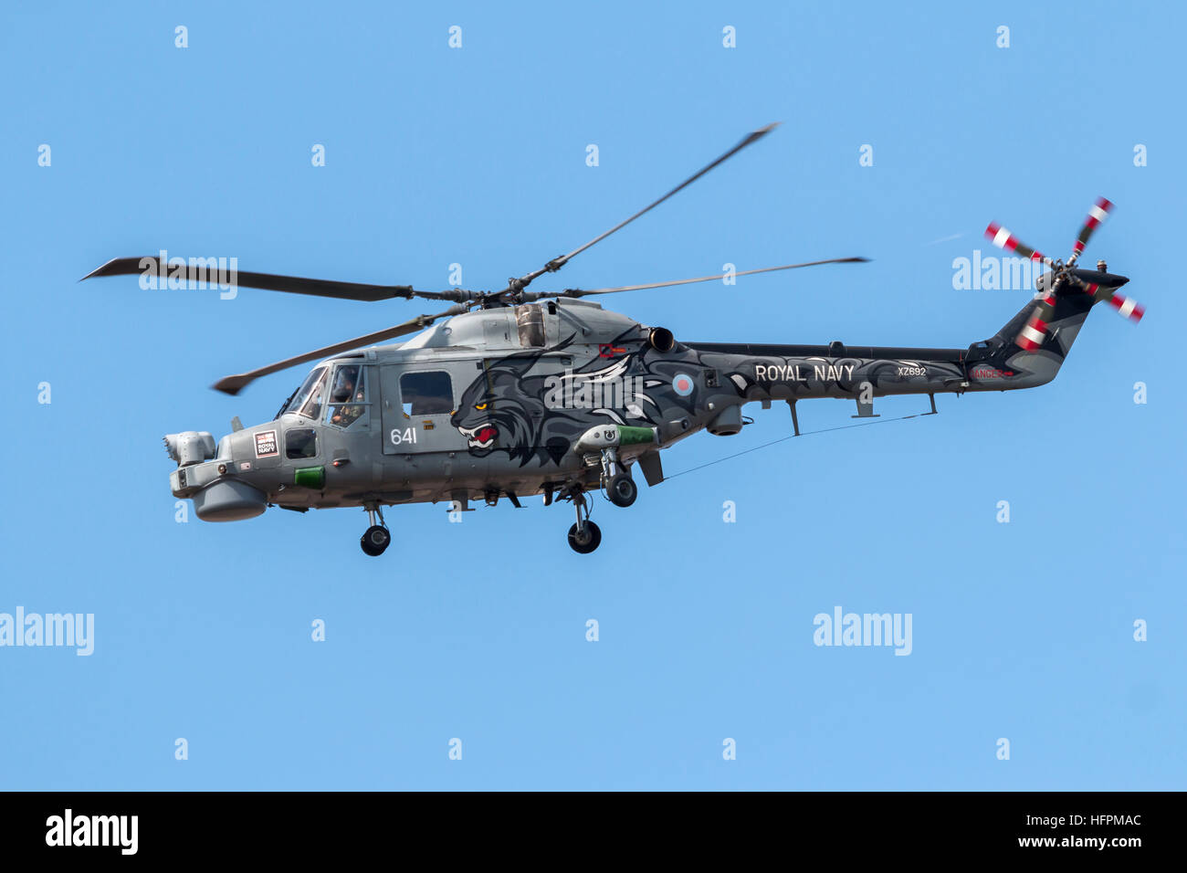 Royal Navy Augusta Westland Wildcat HMA.2 Helicóptero, uno de los Gatos  Negros mostrar equipo realizando en Southport airshow Fotografía de stock -  Alamy