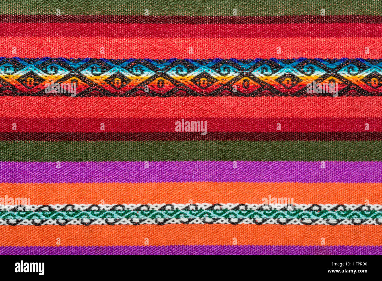 Telar andina hecha en colores brillantes Fotografía de stock - Alamy Telar andina hecha en colores brillantes Fotografía de stock - Alamy