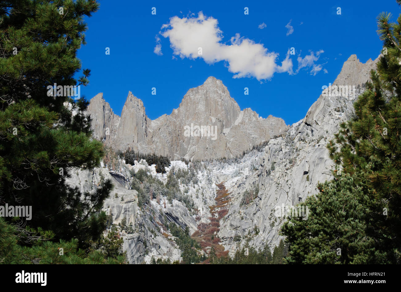 El Monte Whitney, California es el pico más alto en los Estados contiguos de EE.UU. Foto de stock