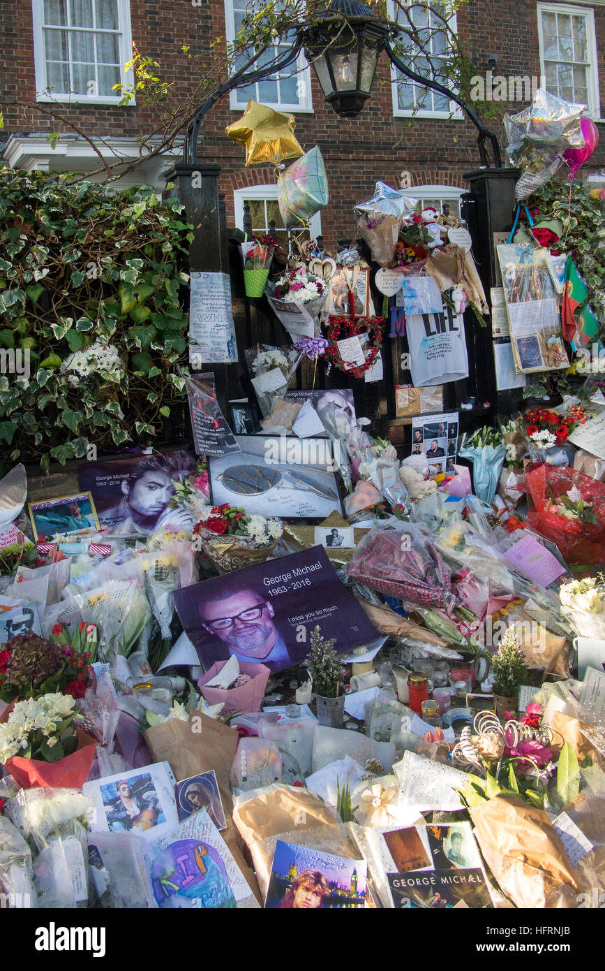 Homenajes a George Michael Highgate fuera de su casa en el norte de Londres, Gran Bretaña. Foto de stock