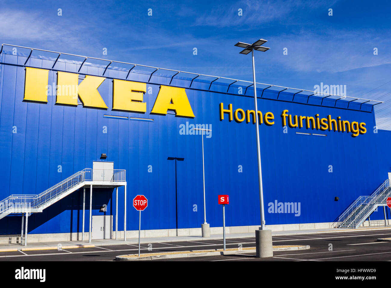 Las Vegas - Circa Diciembre 2016: tienda de muebles para el hogar IKEA. Fundada en Suecia, IKEA es la tienda de muebles más grande del mundo IV Foto de stock