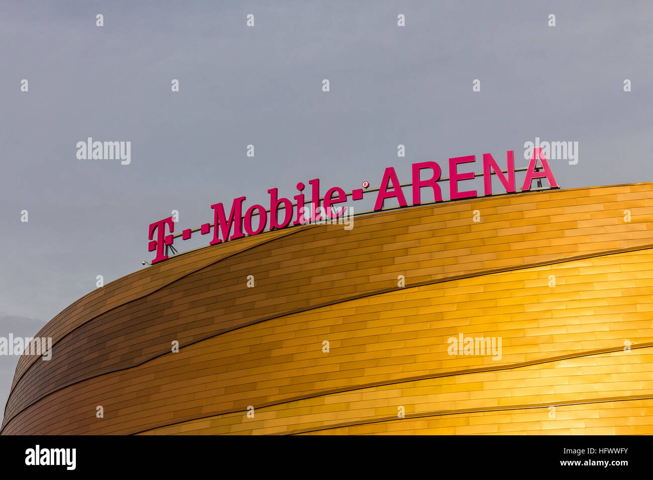 Las Vegas - Circa de Diciembre 2016: El T-Mobile Arena Situado en el Strip. T-Mobile Arena será el hogar de la NHL's Golden Knights II Foto de stock
