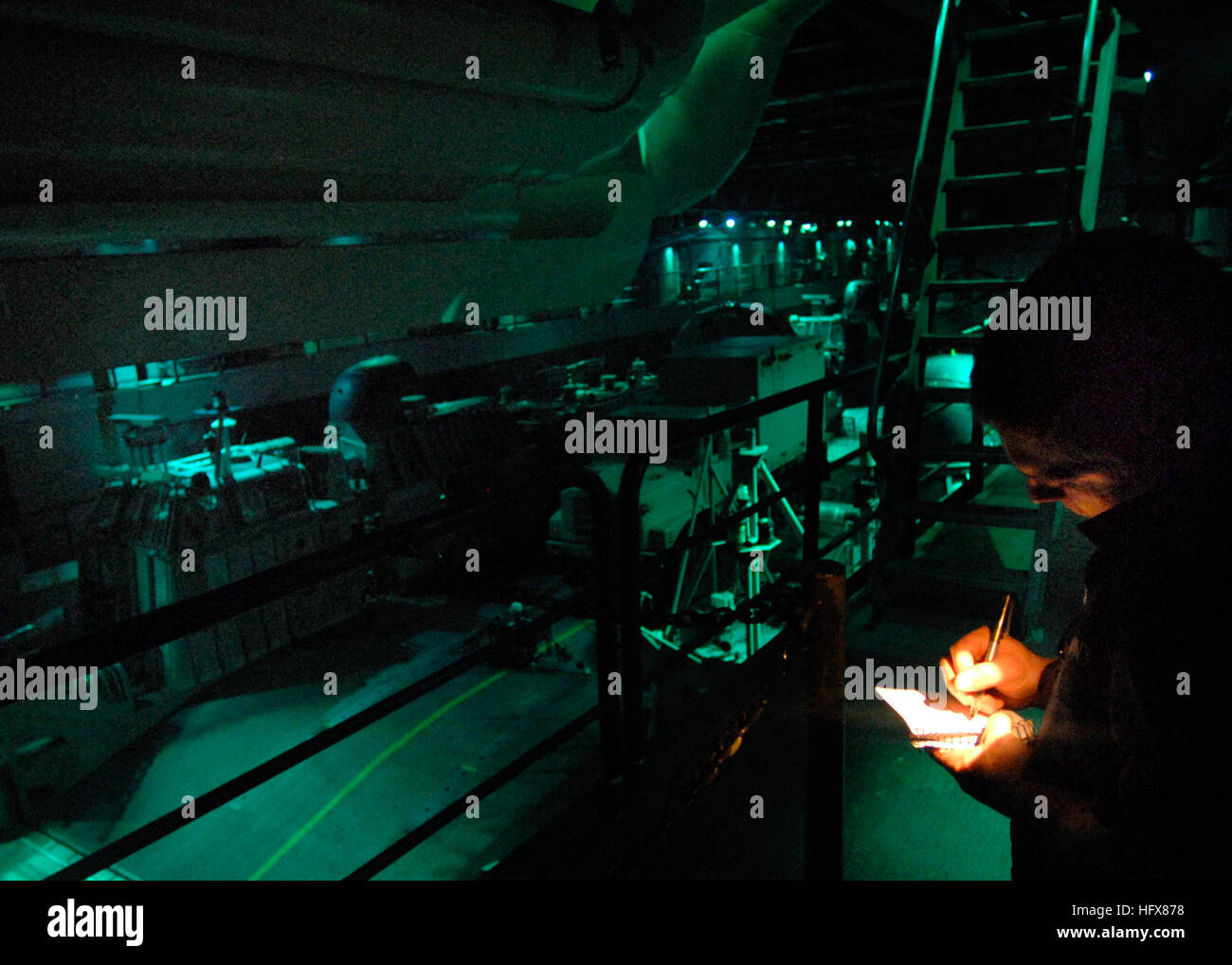 Seaman Gregory Bryant, un boatswain's mate asignada al departamento de