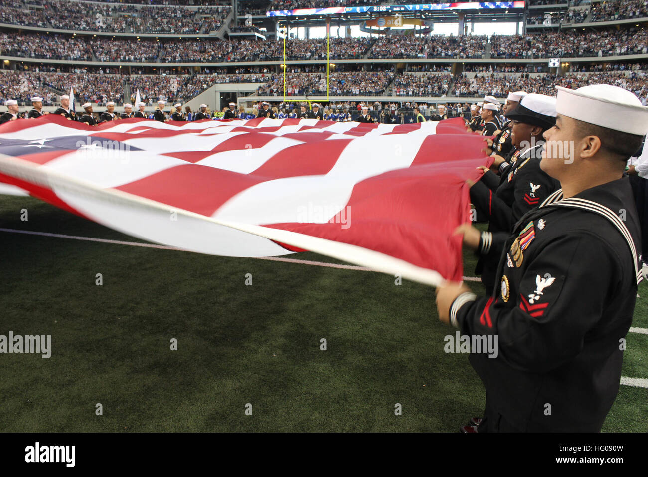 111113NGA946127 ARLINGTON, Texas (Nov. 13, 2011) Los marineros