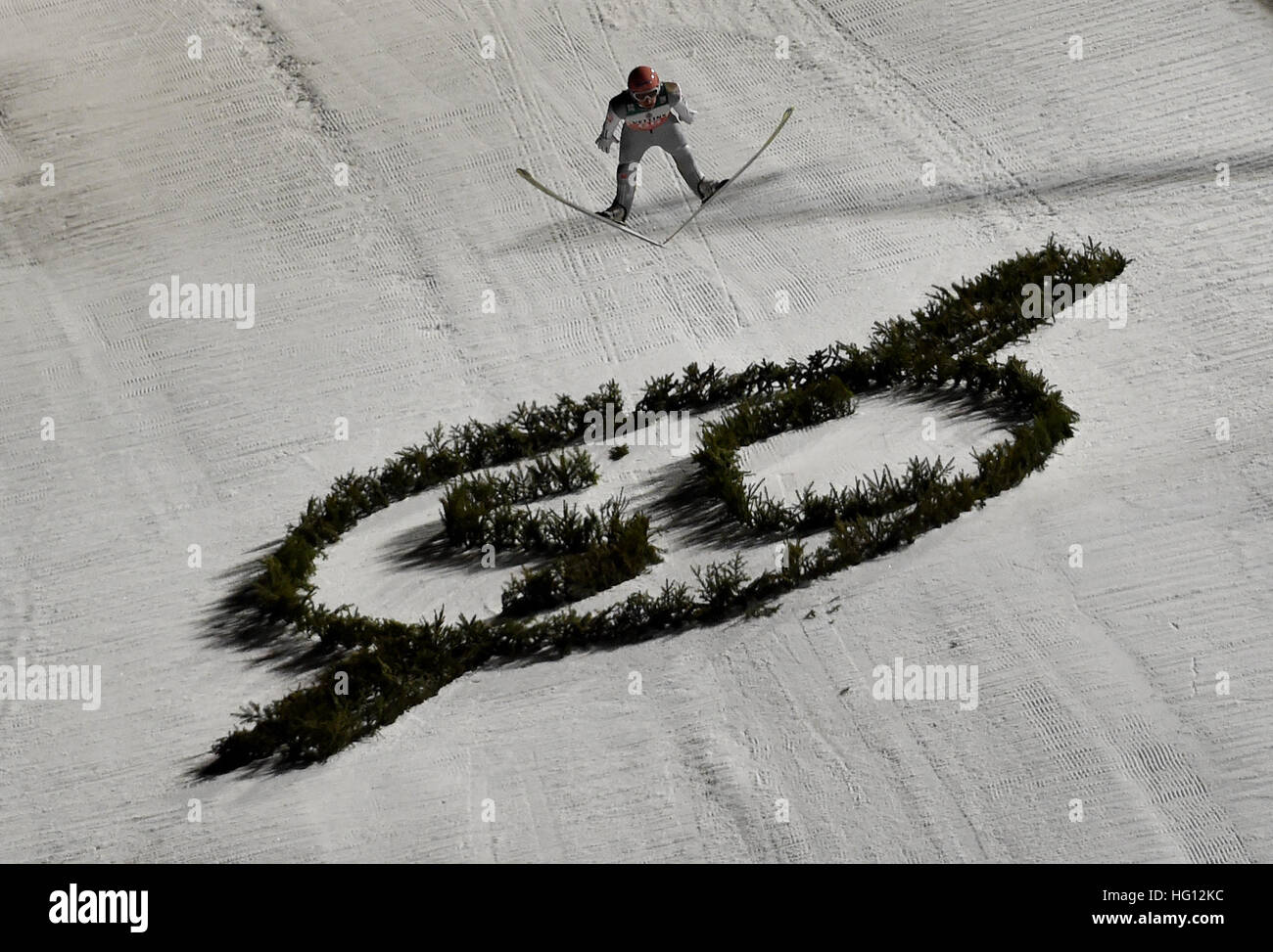 29.12.2017. Oberstdorf, Alemania. Puente de esquí alemana Severin Freund en acción durante su salto de calificación en el torneo de cuatro colinas en Oberstdorf, Alemania, el 29 de diciembre de 2016. Foto de stock