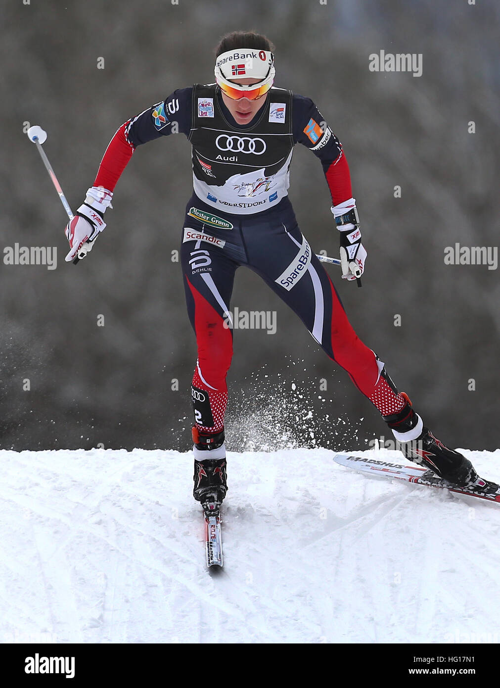 Oberstdorf, Alemania. 04 ene, 2017. Heidi Weng de Noruega esquís en la carrera de persecución de mujeres durante la FIS Tour de Ski en Oberstdorf, Alemania, 04 de enero de 2017. El Tour de Ski está teniendo lugar el 03 y 04 de enero de 2017 en Oberstdorf. Foto: Karl-Josef Hildenbrand/dpa/Alamy Live News Foto de stock