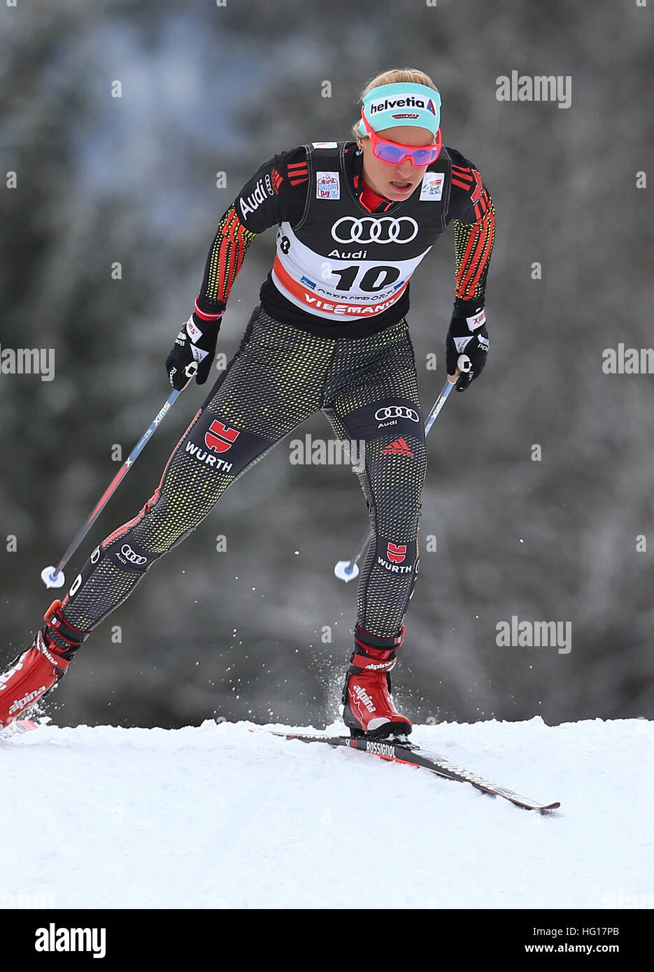 Oberstdorf, Alemania. 04 ene, 2017. Nicole Fessel esquís de Alemania en la carrera de persecución de mujeres durante la FIS Tour de Ski en Oberstdorf, Alemania, 04 de enero de 2017. El Tour de Ski está teniendo lugar el 03 y 04 de enero de 2017 en Oberstdorf. Foto: Karl-Josef Hildenbrand/dpa/Alamy Live News Foto de stock