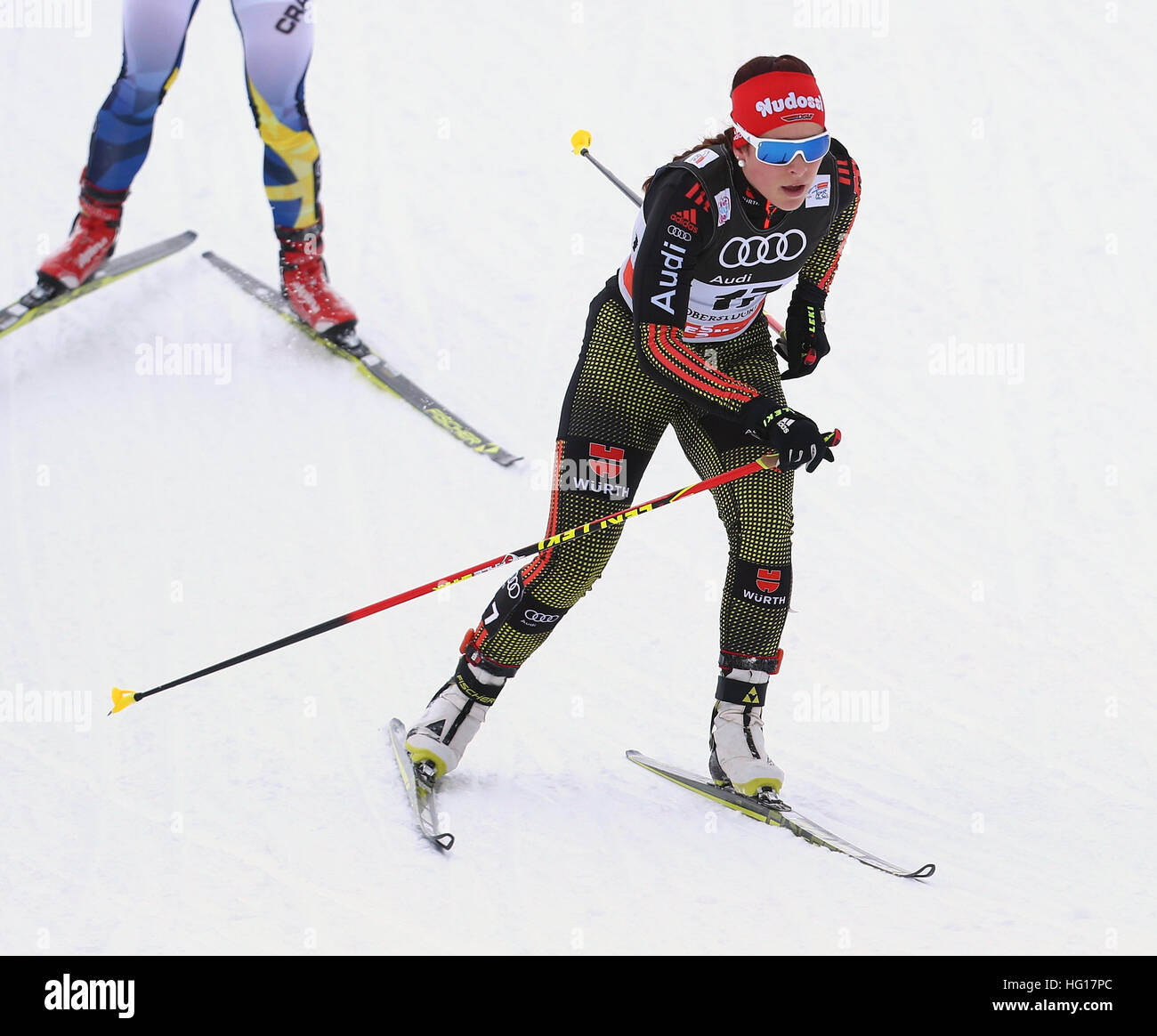 Oberstdorf, Alemania. 04 ene, 2017. Katharina Hennig de Alemania esquís en la carrera de persecución de mujeres durante la FIS Tour de Ski en Oberstdorf, Alemania, 04 de enero de 2017. El Tour de Ski está teniendo lugar el 03 y 04 de enero de 2017 en Oberstdorf. Foto: Karl-Josef Hildenbrand/dpa/Alamy Live News Foto de stock