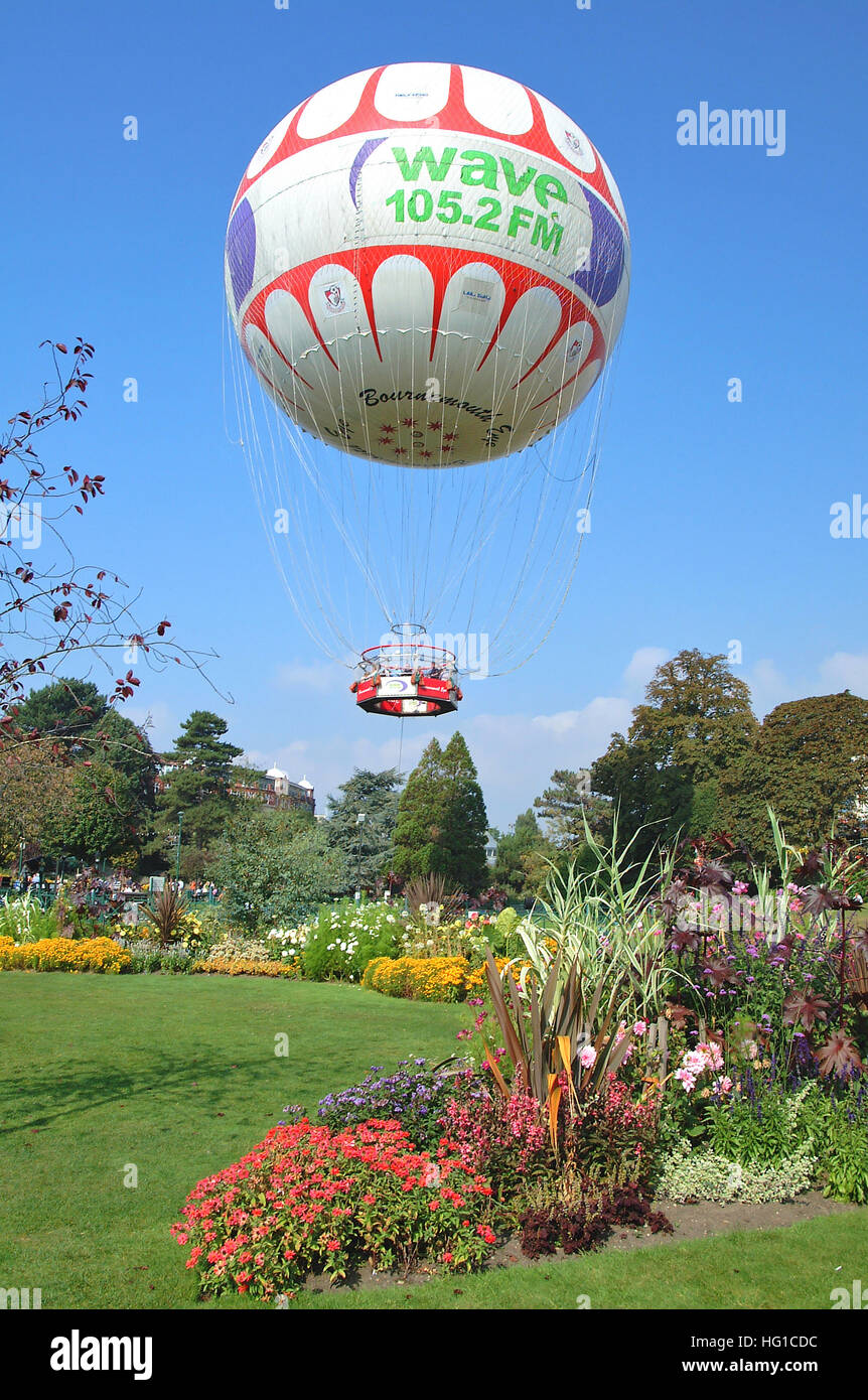 Globos de observación helio amarrados en lower Pleasure Gardens,  Bournemouth Dorset, Inglaterra Fotografía de stock - Alamy