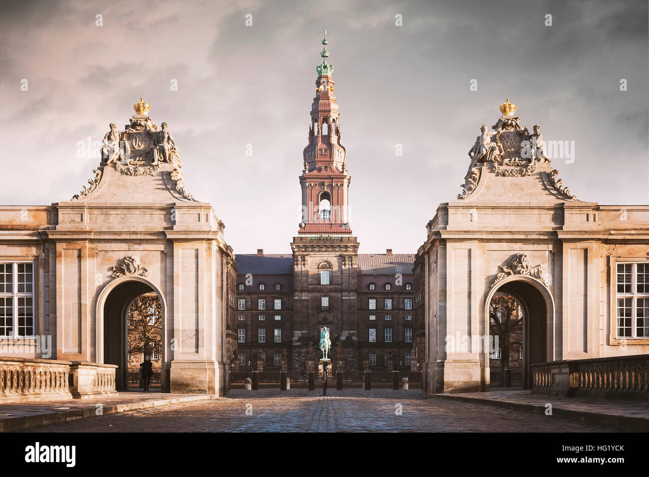 Imagen de la gran entrada al Castillo Christiansborg en Copenhague, Dinamarca. Foto de stock