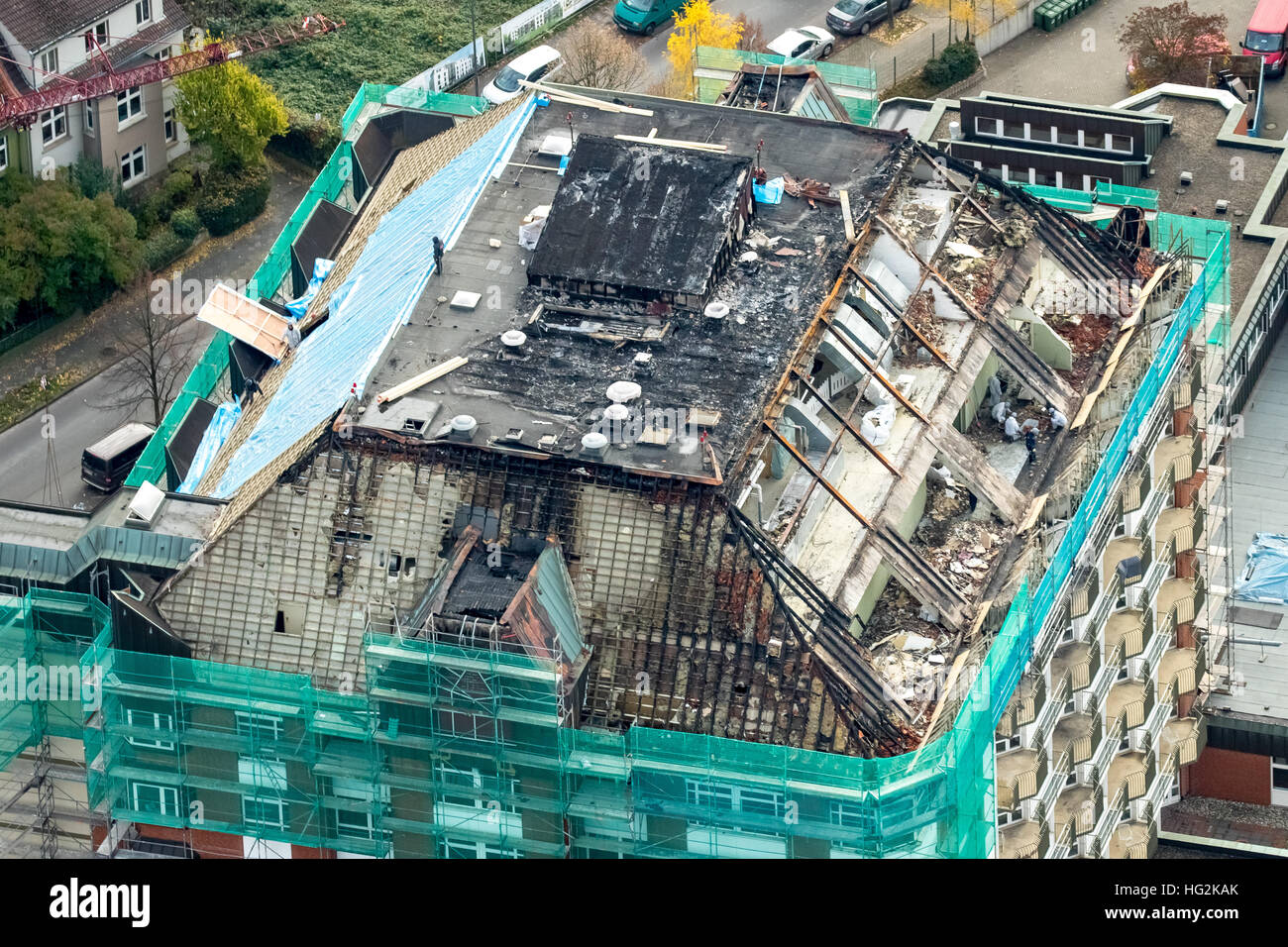 Vista aérea, la eliminación de los daños por fuego en el hospital Bergmannsheil, Hospital Universitario de Bochum, Dachstuhlbrand, renovaciones, Foto de stock