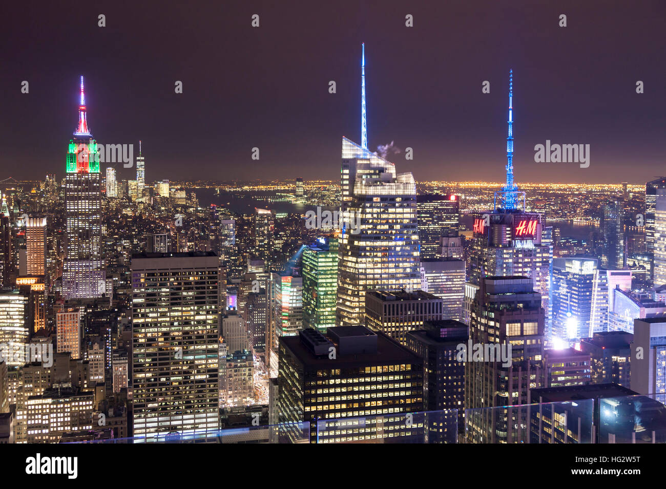 Vista nocturna de la parte superior de la roca (Rockefeller Center) de Nueva York. Foto de stock