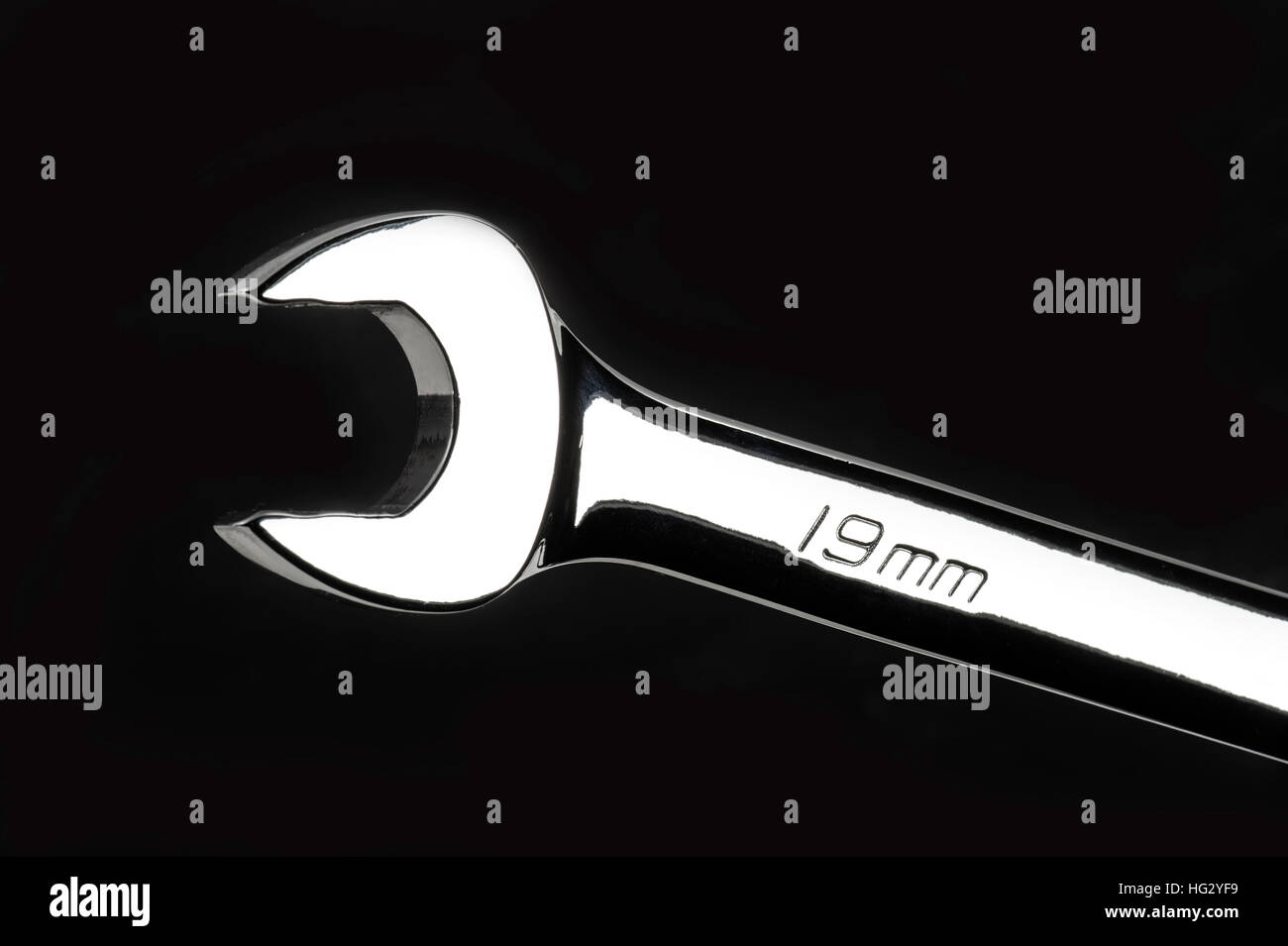 El brillante metal 19mm una llave de extremo abierto Foto de stock