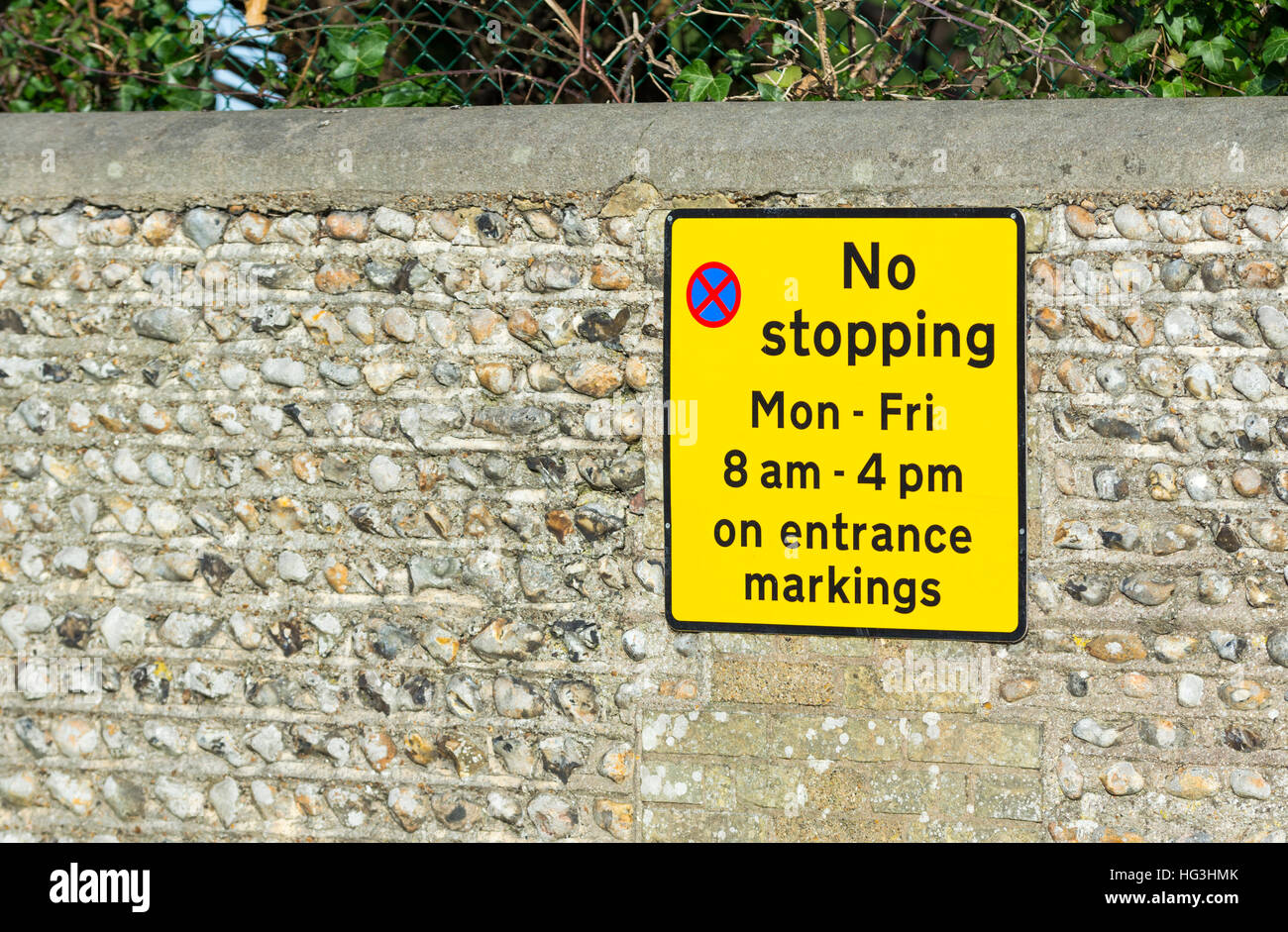 Ninguna parada signo adjunta a una pared en el Reino Unido. Foto de stock
