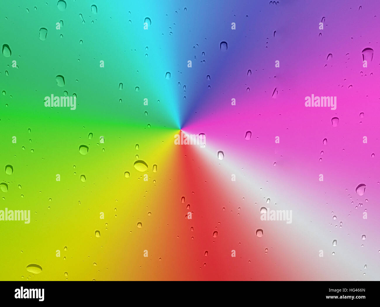 Las gotas de lluvia sobre el espectro de arco iris antecedentes Foto de stock