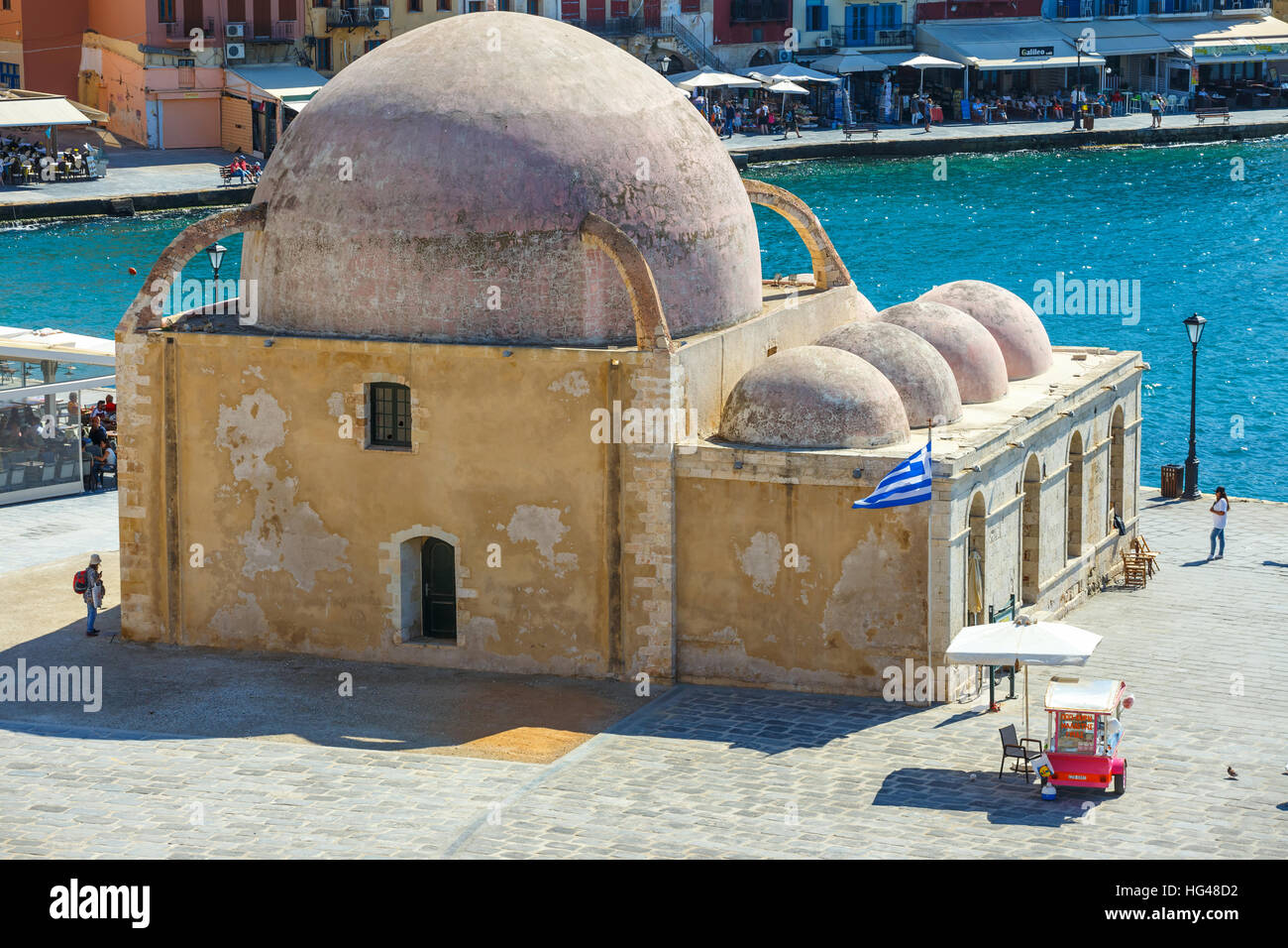 Chania, Creta - 23 maj, 2016: Vista del antiguo puerto de Chania, en Creta, Grecia. Chania es la segunda ciudad más grande de Creta. Foto de stock