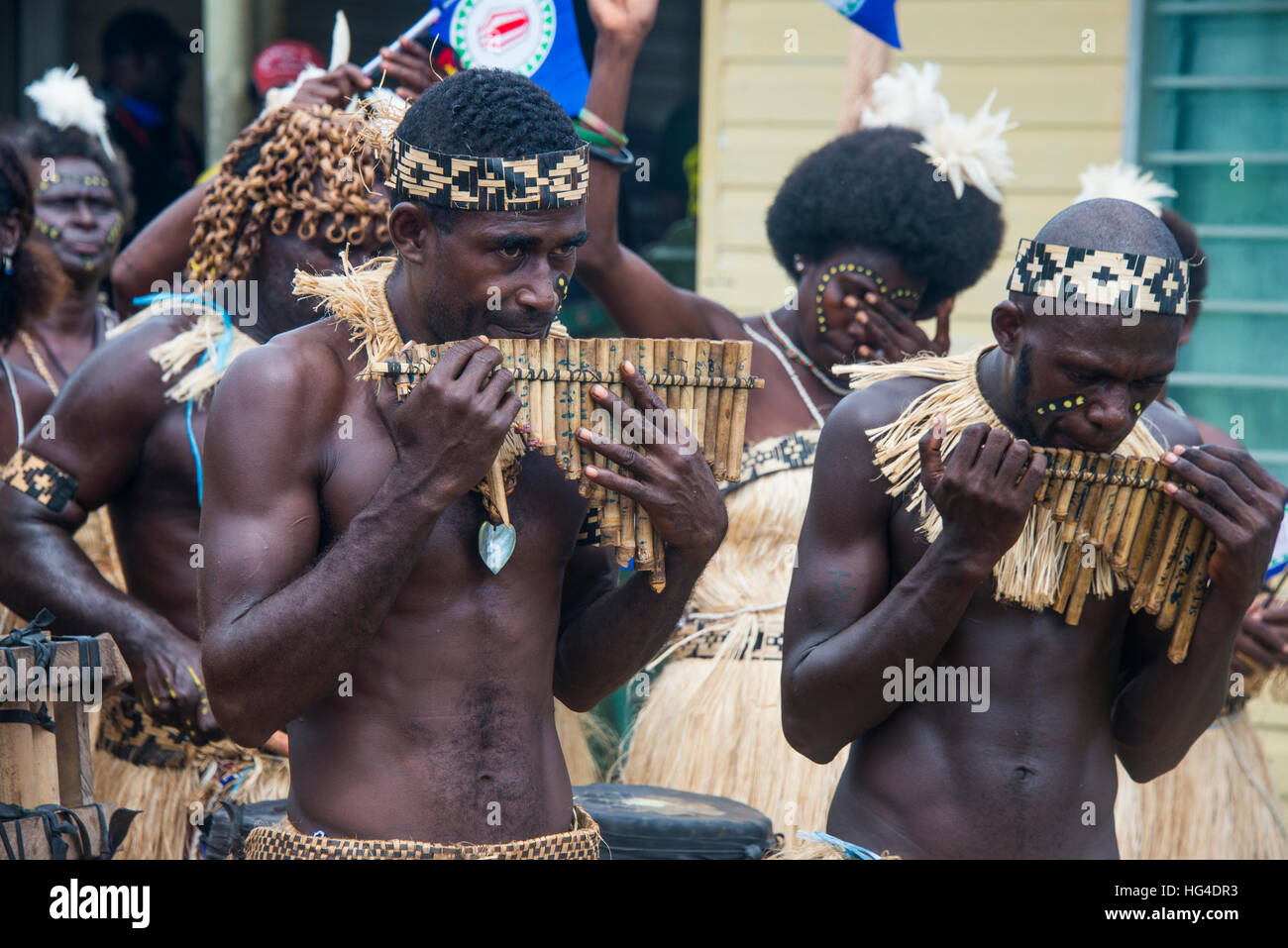 Banda de bambú, vestidos tradicionalmente Buka, Bougainville, Papua Nueva Guinea, el Pacífico Foto de stock