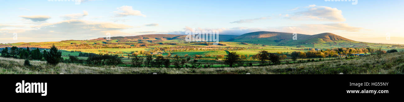 Panorama cosidos de Baliza Lancashire cayó sobre Bleasdale y Bowland Fells Foto de stock