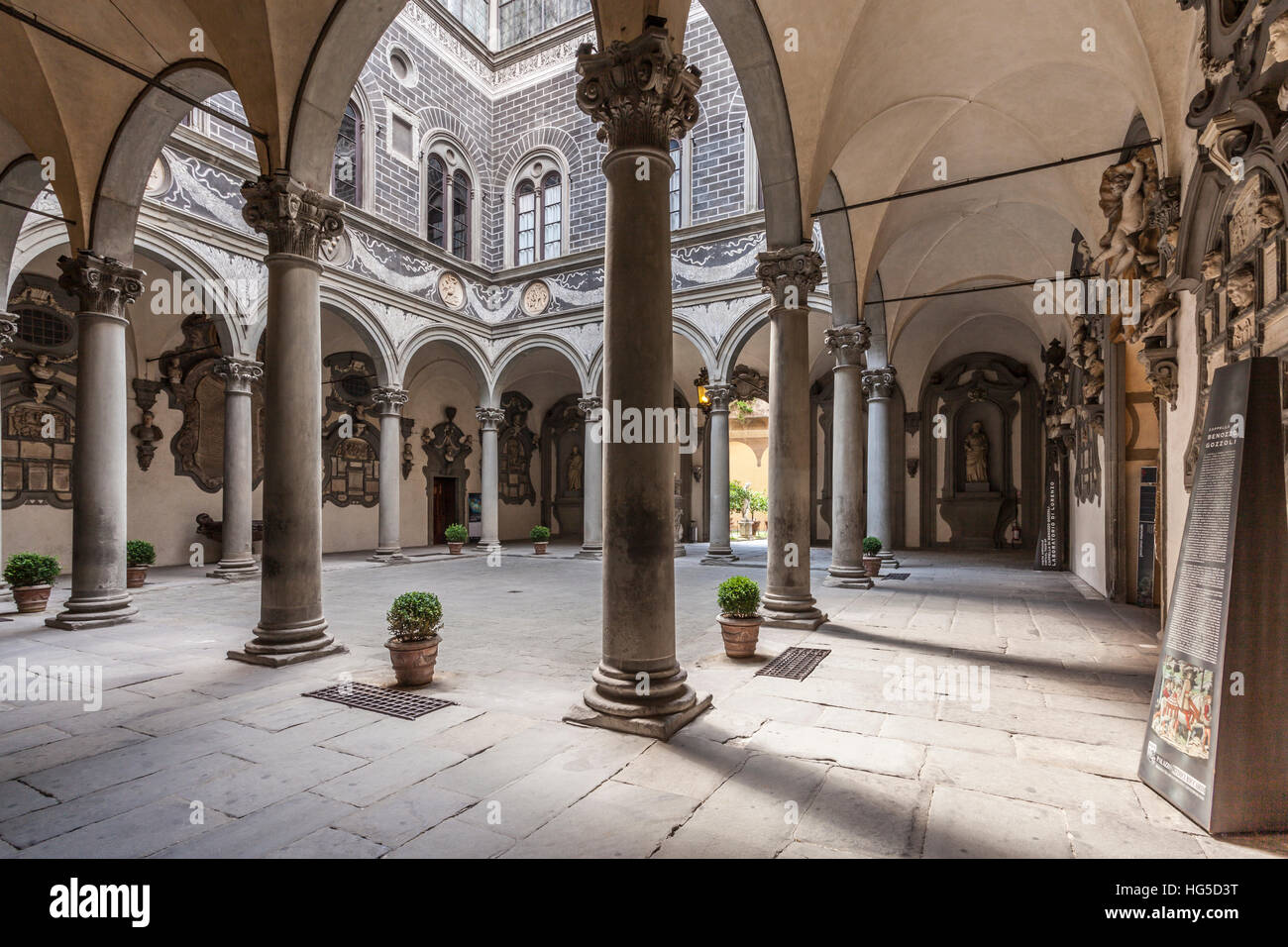 El patio interior del Palazzo Medici Riccardi, Florencia, UNESCO, Toscana, Italia Foto de stock